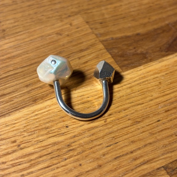 Silver and White Pearl Ring - Picture 3 of 4